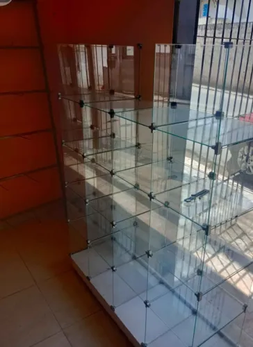 Vendo balcões de vidro 600- balcca de madeira vitras,550 - canelado para calçados 500...