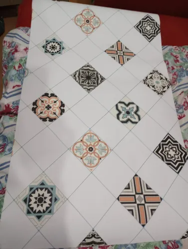 Papel de parede adesivo azulejo português cada rolo de 5 m é 60.00.Tenho 45 m.