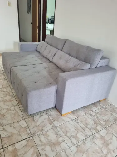 Sofá retrátil em linho