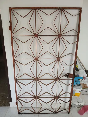 Grade de ferro. 073 x1.73.Usada. Não faço entrega.