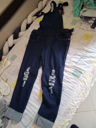 Jardineira Jeans Feminina - Linda e Moderna