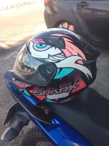 Capacete top