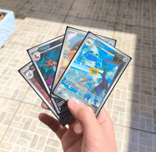 Kit 4 Cartas Pokémon Full Art Illustration Rare - Metang, Tauros, Thievul, Raticate