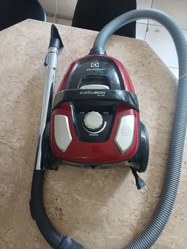 Aspirador de pó electrolux Easybox Plus 127v