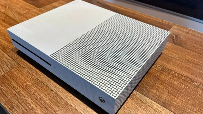 XBOX ONE S - PARA RETIRADA DE PEÇAS