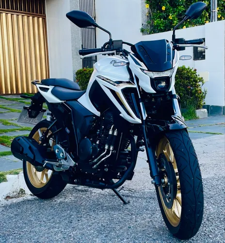 FAZER 250 2025 ABS MOTO NOVINHA COM APENAS 1.900 KM ÚNICO DONO