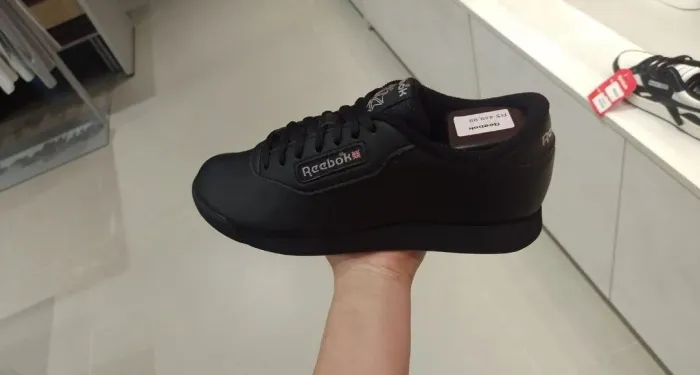 Tênis Reebok feminino número 36 na cor preta novo na caixa