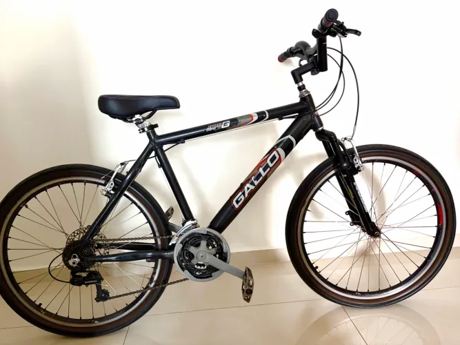 Bicicleta Gallo Aro 26 Revisada Cor Preto Fosco Com Guidão de Downhill
