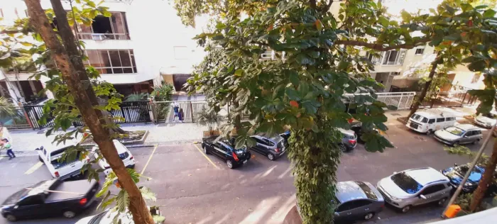 Lindo apartamento à venda em Ipanema, com 5 quartos sendo 2 suítes e 1 vaga