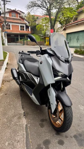 XMAX 300