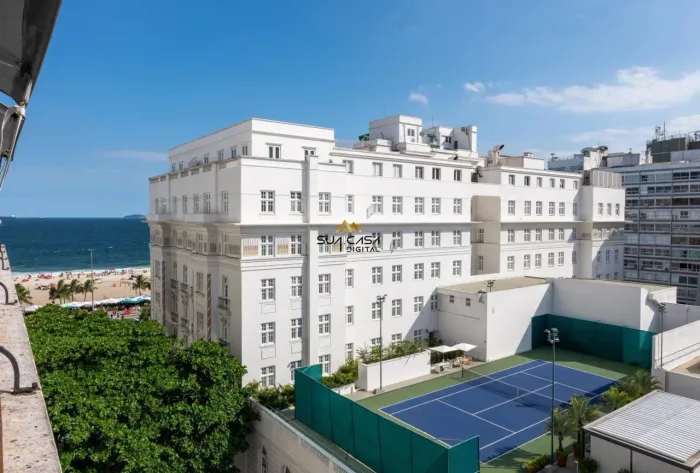 LINDO APARTAMENTO COM VARANDA E VISTA MAR AO LADO DO COPACABANA PALACE REF: AP0106
