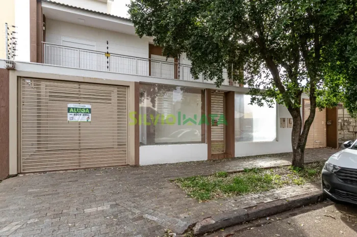 EXCELENTE SOBRADO DE 04 QUARTOS PARA MORAR NA ZONA 03.