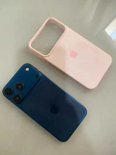 iPhone 11 na carcaça do 17 Pro Max 