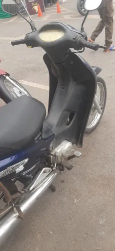 Vende-se biz 100 ano 2002 azul. Valor 6.200 zap * 