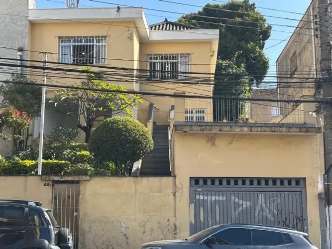 Casa Água Fria, na avenida, linda e arborizada. 10x50m