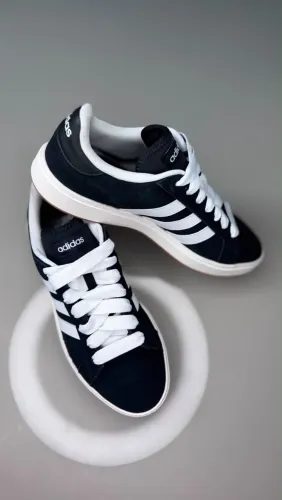 Tênis adidas