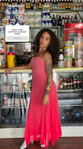 Vestido vintage assimétrico degrade com pedrarias 