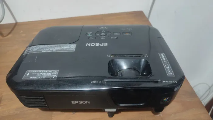 Vende-se Retroprogetor Epson PowerLite S12