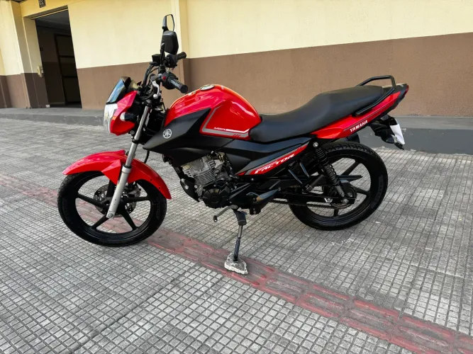Vendo YBR 150 Factor , moto para pessoas exigentes.
