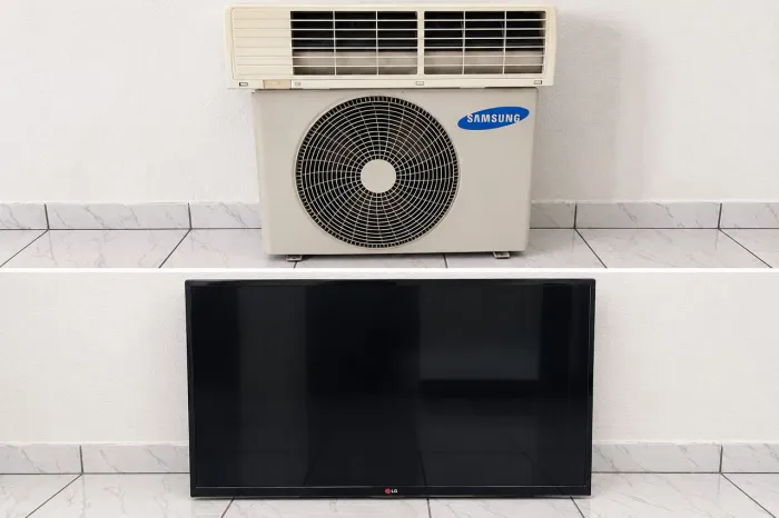 Ar condicionado + Tv + box
