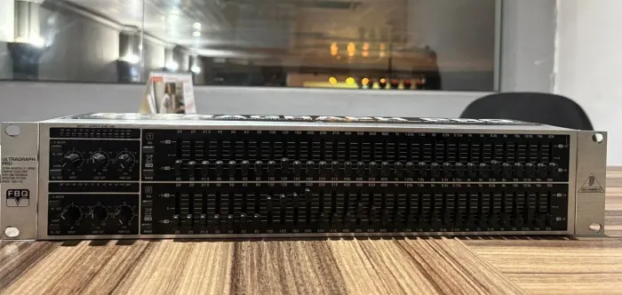 Equalizador Behringer Ultragraph Pro FBQ3102 Gráfico 31 Bandas