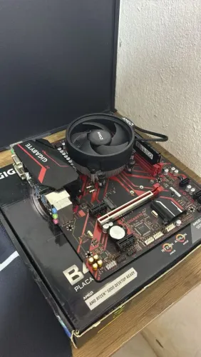 Placa B450 gaming , acompanha um pente de memória ram 8gb