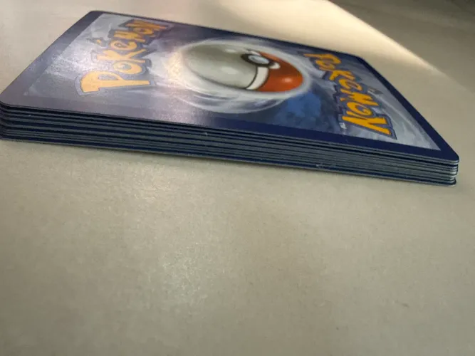 Caixa surpresa Pokémon (40 cartas Pokémon reais)