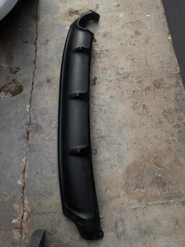 Preto fosco com textura de fibra de carbono
