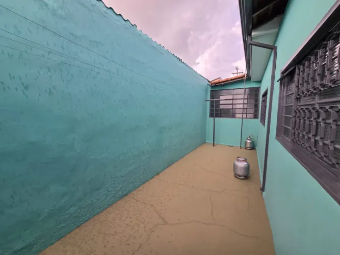 Casa 3 quartos Próx Av. Brasil para Venda