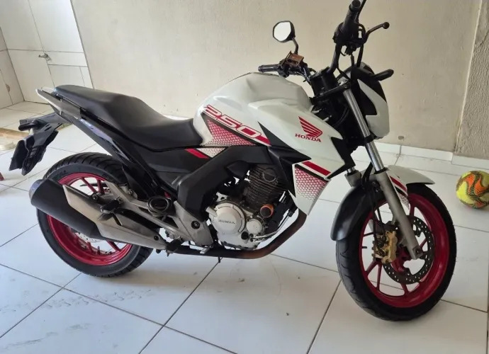 Honda Cb Twitter 250c nova. 
