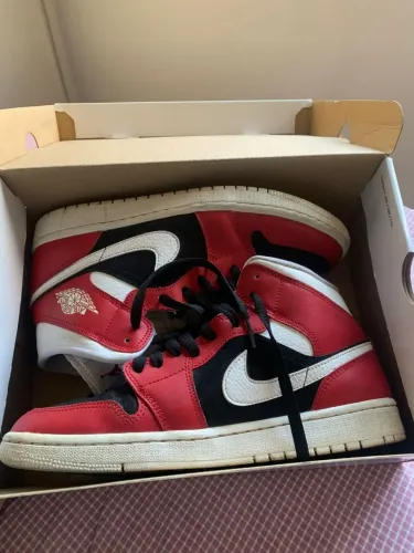 Air Jordan MID 1