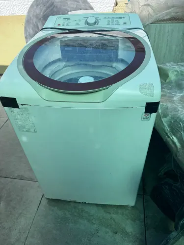 Máquina de lavar roupa Brastemp funcionando