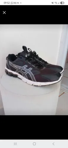 Tênis de corrida Asics Gel-Quantum 90 na cor preto