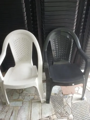 CADEIRAS E MESAS PLÁSTICAS