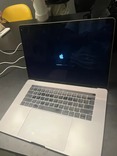 MACBOOK PRO 2018 I7 16 gb RAM