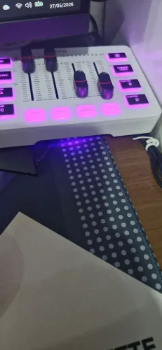 Mixer Fifine SC3 novo com caixa e cabos
