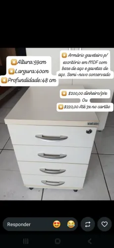 Gaveteiro, com base e gavetas em aço.