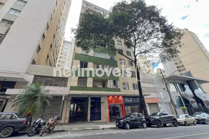 Compre Apartamento de 3 quartos com vaga de garagem livre à venda bairro Barro Preto e Lou