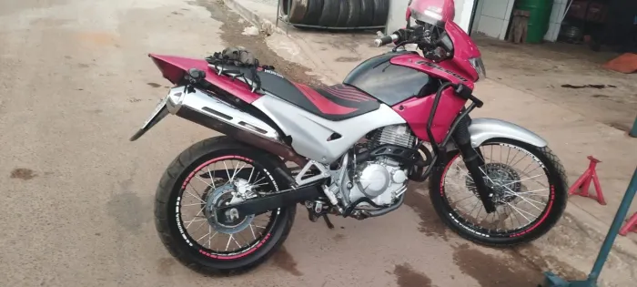Vendo moto Falcon 2003 todo em dias e feito motor a dias atrás