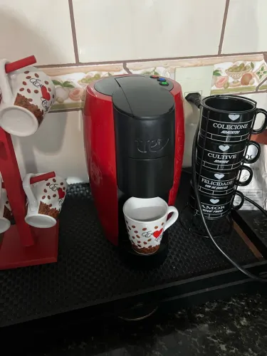 Cafeteira Três Corações LOV Vermelha + Kit Cantinho do Café