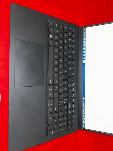 Notebook Dell Inspiron 15 3530. Intel Core i3