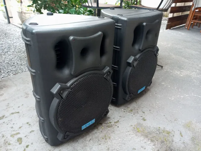 Caixa som passiva CSR 4000 15", 350w cada. Só vendo o par. Pouco uso.