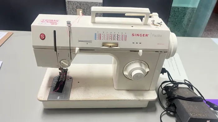 Máquina de costura singer