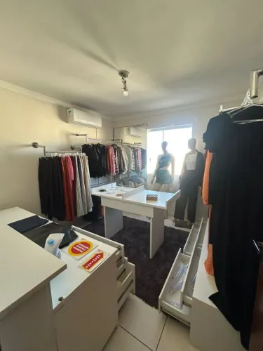 Móveis de loja de roupas 