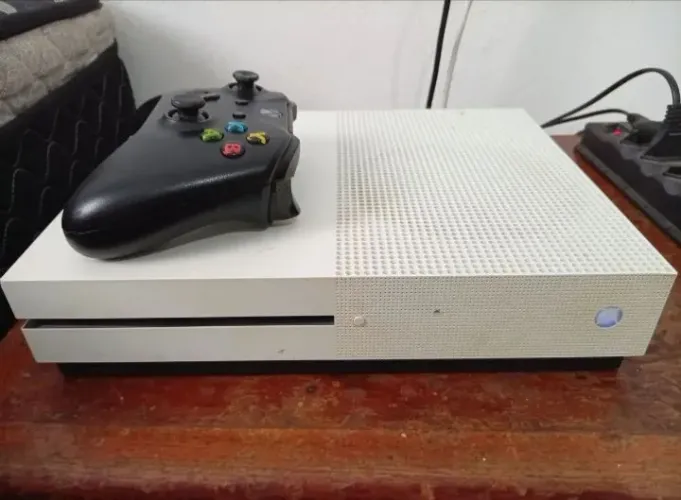 Vende-se Xbox One S (Apenas Venda)