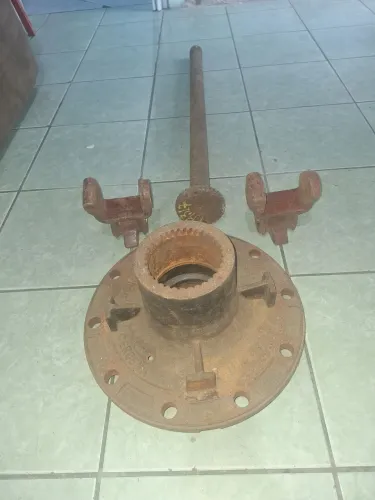 Vendo cubo roda traseiro 1113 com ponta de eixo e mais jumelos