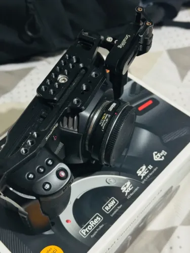 Black Magic Pocket 4K + Speedbooster (Metabones) e Acessórios