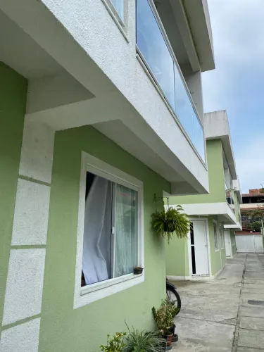 SEU NOVO LAR ESPERA POR VOCÊ: CASA DE DOIS ANDARES EM RESIDENCIAL FECHADO
