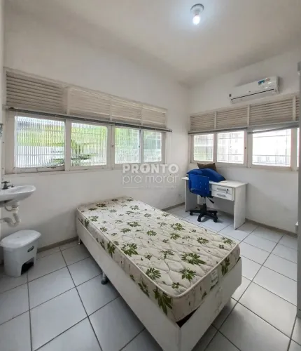 Casa com 8 quartos em Madalena