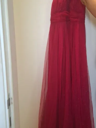 Vestido de festa com brilho cor fuscia